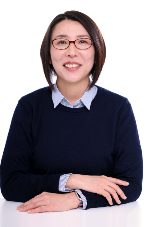 株式会社アソビジ代表取締役社長 - 中川 綾(眼鏡あり)